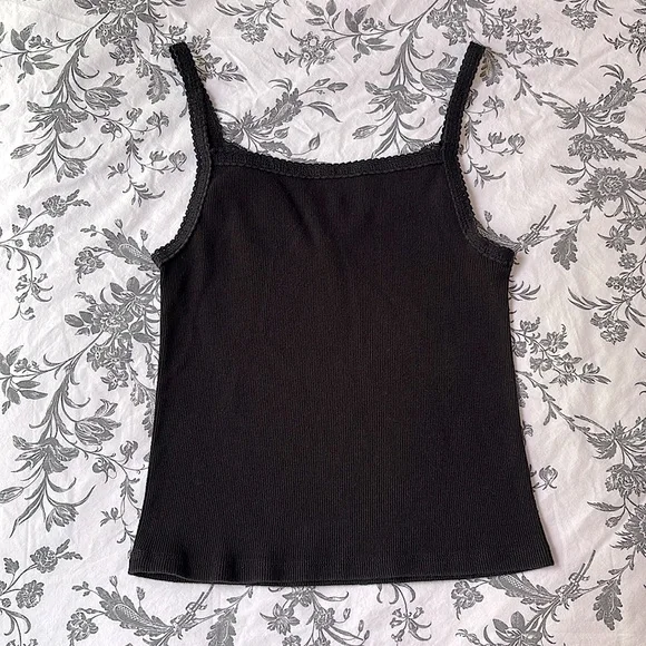 Brandy Melville Arden Tank - Picture 6 of 8